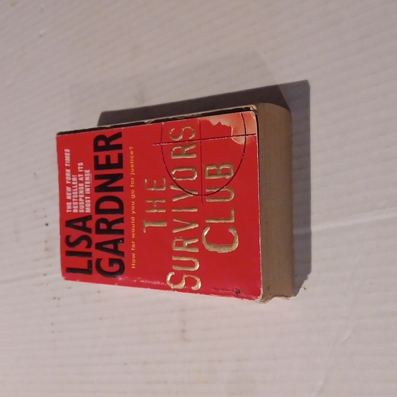 $4 Add-on "The Survivors Club" by Lisa Gardner - Paperback Novel - Picture 4 of 9